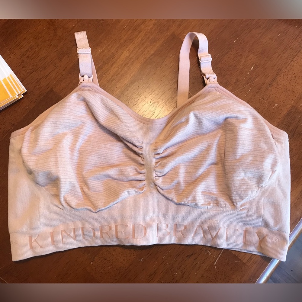 Kindred Bravely Sublime hands-free nursing and pumping bra